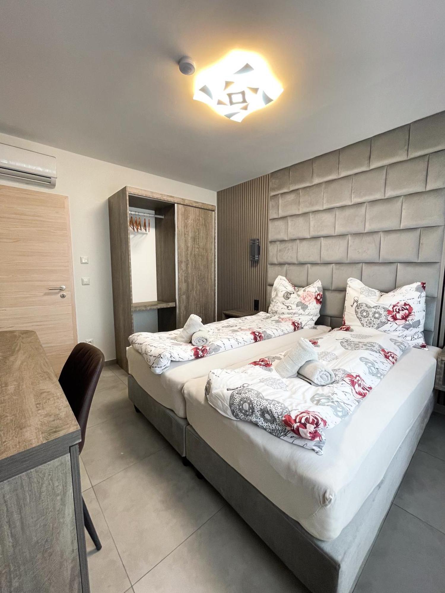 Hotel Loewenstein Lich Ngoại thất bức ảnh