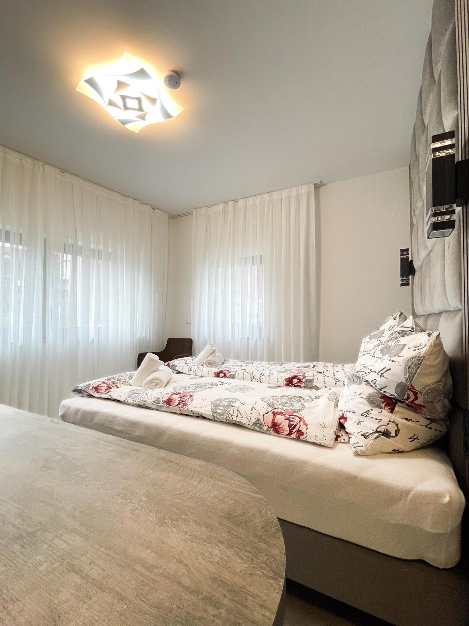 Hotel Loewenstein Lich Ngoại thất bức ảnh