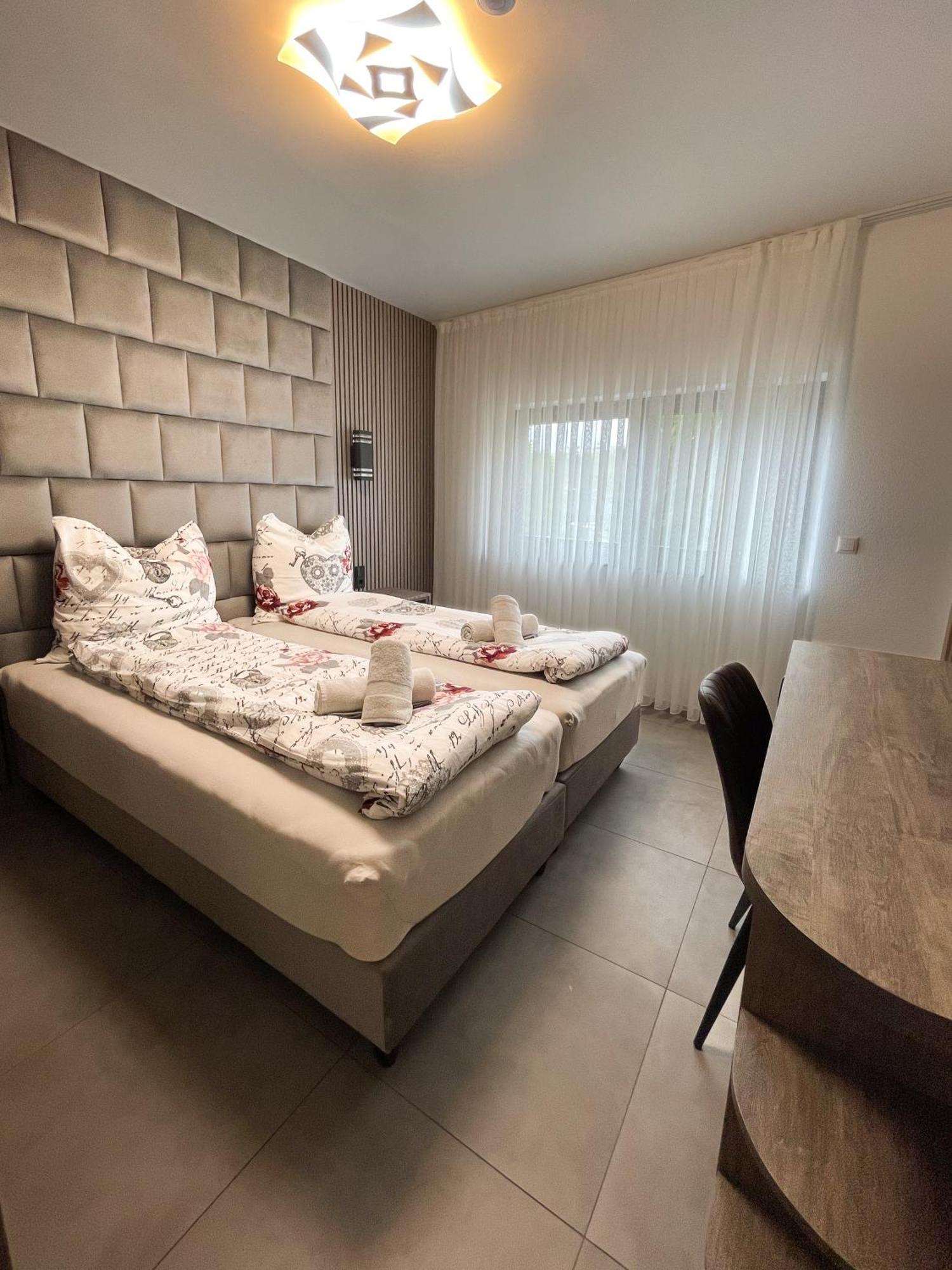 Hotel Loewenstein Lich Ngoại thất bức ảnh